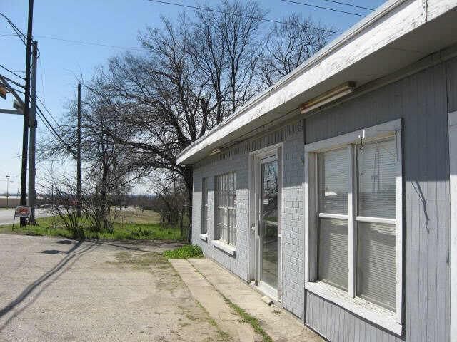 1104 W Ennis Ave, Ennis, TX 75119